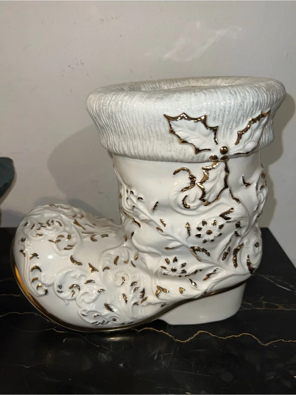 MIKASA SANTA'S BOOT COOKIE JAR PK001/917 CHRISTMAS ivory & gold NWOB planter